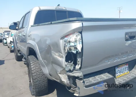 2017 Toyota Tacoma Sr5 V6 z USA, uszkodzony, nr VIN 3TMAZ5CN8HM037644